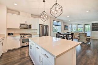 Stunning Oceanside Townhome - Walk to Beach! - 3