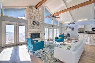 Sunny Lakefront Escape with Private Beach and Deck - Burnet - 8