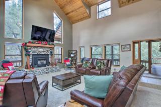 Spacious Pine Mountain Club Cabin with Fire Pit - 6