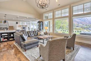 Luxe Sandy Home with Hot Tub 9 Mi to Skiing! - 7