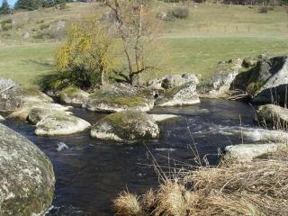 Maison Ancienne au Calme avec Cheminée et Équipements Bébé, Proche de Saugues - FR-1-582-127 - 8