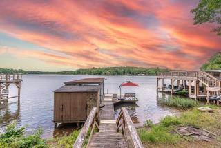 Lake Gaston Duo Kayaks and Dock Duplex 4000+ sq ft - 9
