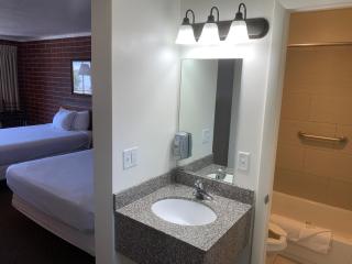 Oquirrh Mountain Inn - Tooele - 3