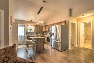 St Charles Hilltop Mansion with Mod Interior! - 2