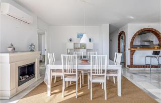 Beautiful Apartment In Benalmádena - 6