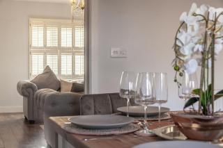 Modern 3 bedroom house with parking - Bath - 3