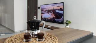 Ideal Location, Stylish 1BR Apartment with Free Parking - 9