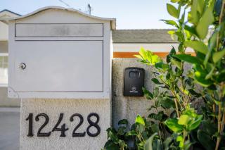 New 5 bed w/hot tub close to Universal sleeps 12 - Los Angeles - 7