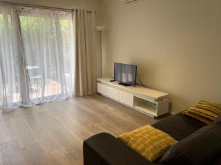 Convenient One Bedroom Townhouse Narrabundah - Fyshwick - 4