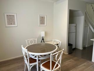Convenient One Bedroom Townhouse Narrabundah - Fyshwick - 3