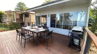 Absolute lakefront house - enjoy the sunrise - Budgewoi - 9