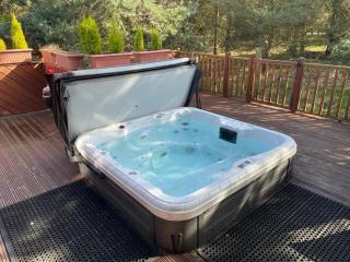 Jasmine Lodge, 2 bedroom with hot tub - Felmoor Park - Felton - 4