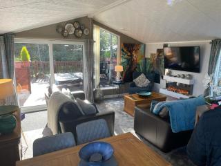 Jasmine Lodge, 2 bedroom with hot tub - Felmoor Park - Felton - 2