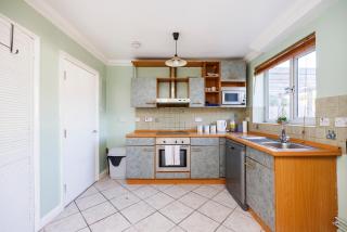 6 Bedroom Larger group House with Parking Corringham Stanford Le Hope - 3