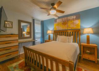 Embarcadero Resort - Newport - 8