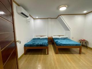 La Famille Guesthouse Pundaquit Mountain view and walking distance to beach - 6