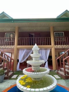 La Famille Guesthouse Pundaquit Mountain view and walking distance to beach - 2