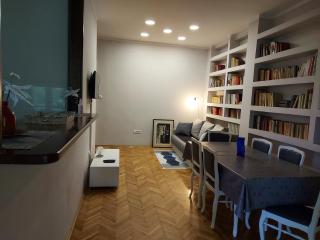 Downtown apartment in walk zone with 3 bedrooms and garage - Novi Sad - 7