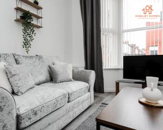 Stylish Home 8 Guests - Liverpool - Free Wifi & Parking By Hinkley Homes Short Lets & Serviced Accommodation - 5