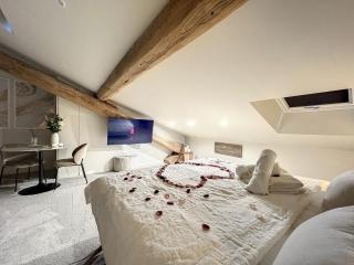Cocon Blanc câlin avec Jacuzzi privatif - LoveRoom Insolite - Saint-Étienne - 7
