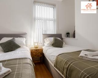 2 Bedroom House Liverpool- Large & Cosy- Sleeps 5 By Hinkley Homes Short Lets & Serviced Accommodation - Liverpool - 5