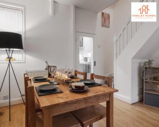 2 Bedroom House Liverpool- Large & Cosy- Sleeps 5 By Hinkley Homes Short Lets & Serviced Accommodation - Liverpool - 2
