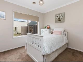 Modern family home with pool - Carisbrook - 5