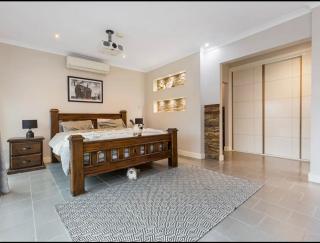 Modern family home with pool - Carisbrook - 8