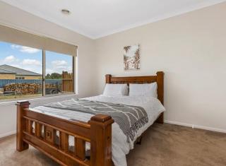 Modern family home with pool - Carisbrook - 6