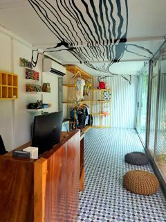 El Reinas by Sugar's Monkey - 5