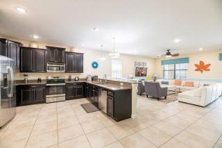 Luxury Family Friendly 8 Bedroom Villa Near Disney - 4