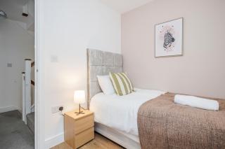 TMS Cheerful 5BDR house! Thurrock! Free Parking! - Stanford-le-Hope - 5