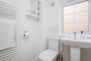 TMS Cheerful 5BDR house! Thurrock! Free Parking! - Stanford-le-Hope - 3