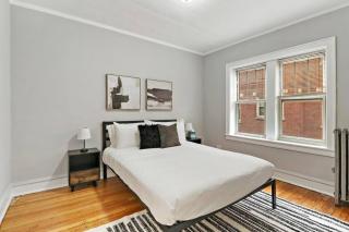 Charming 1BR Unit Close to Vibrant Shops & Dining - Montrose 1B - Chicago - 1