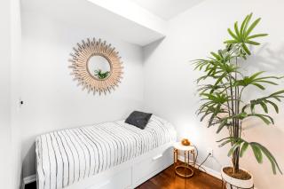 AOC Suites - High-Rise Condo - City View - Toronto - 1