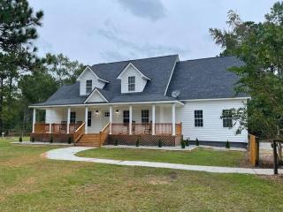 Grandma's Farm on 6 acres with Lighted Barn and River Access - - 0