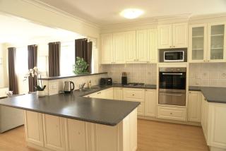 Family home in Prime location Melbourne - Fern Tree Gully - 1