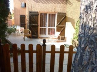 Villa Mitoyenne Calme avec Piscine, Jardin et Parking Privé, à Proximité de la Plage et Commerces - FR-1-607-33 - 1