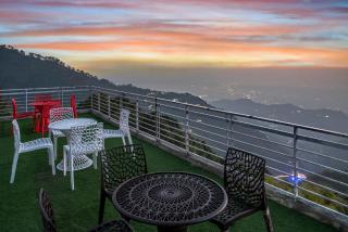 Aravindam House By Vanasthali Kasauli I Open Rooftop & Garden I - Kasauli - 3