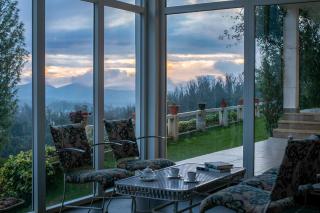 StayVista at The Lilly Ooty with Breakfast - Ooty - 9