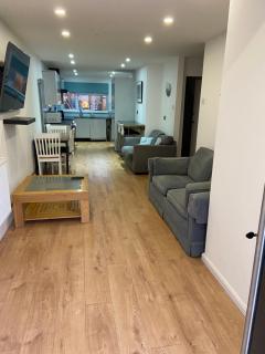 Corporate Large Modern 4 to 5 Bedroom House - 7