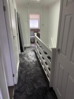 Corporate Large Modern 4 to 5 Bedroom House - 5