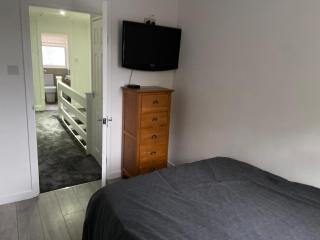 Corporate Large Modern 4 to 5 Bedroom House - 3