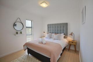 Designer Beachfront Apartment in Big Bay with swimming pool- 2 bedroom, 1 Azure - 5