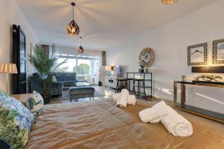 Luxurious 80m² studio apartment, stunning sea views - Rio Real Golf, Marbella - 2