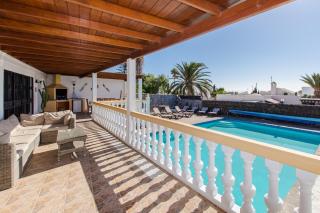 Graceful Puerto Del Carmen Villa 5 Bedrooms Villa Vega Del Carmen Distant Sea Views - 2