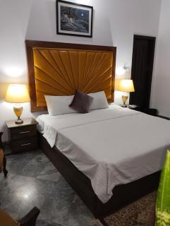 Homewood Suites Family Guest House & Apartments - Lahore - 0