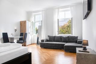 Private Rooms in Spacious 7-Bedroom Apartment Near Hauptbahnhof - 6