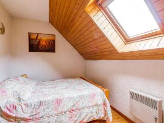 Appartement T3 6 pers avec jardinet, BBQ, proche thermes, parking privé, 3 stations de ski à proximité - FR-1-402-9 - 4