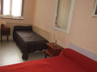 Appartement T3 pour 5 personnes, centre-ville, à 300m des pistes et 50m des thermes, balcon, casier à skis - FR-1-234-137 - Cauterets - 6